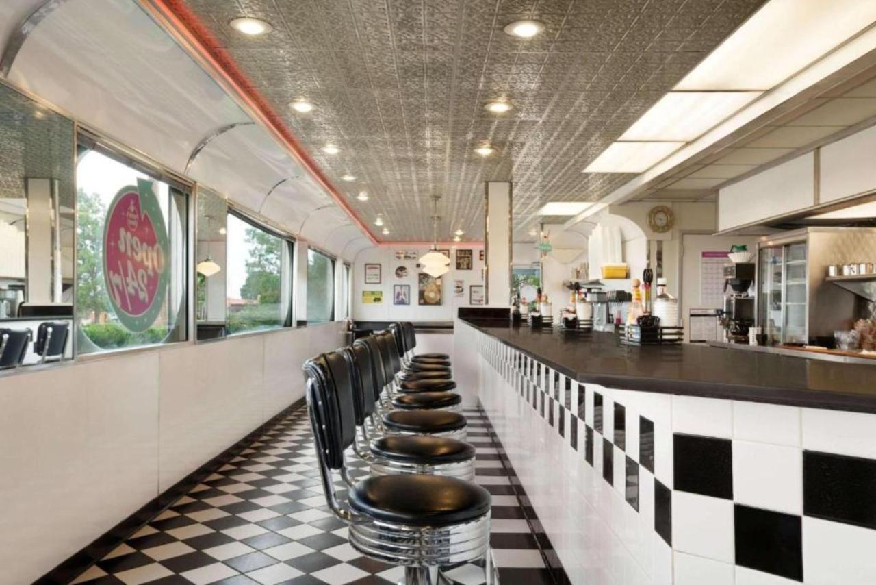 Travelodge By Wyndham Vaughn Buitenkant foto