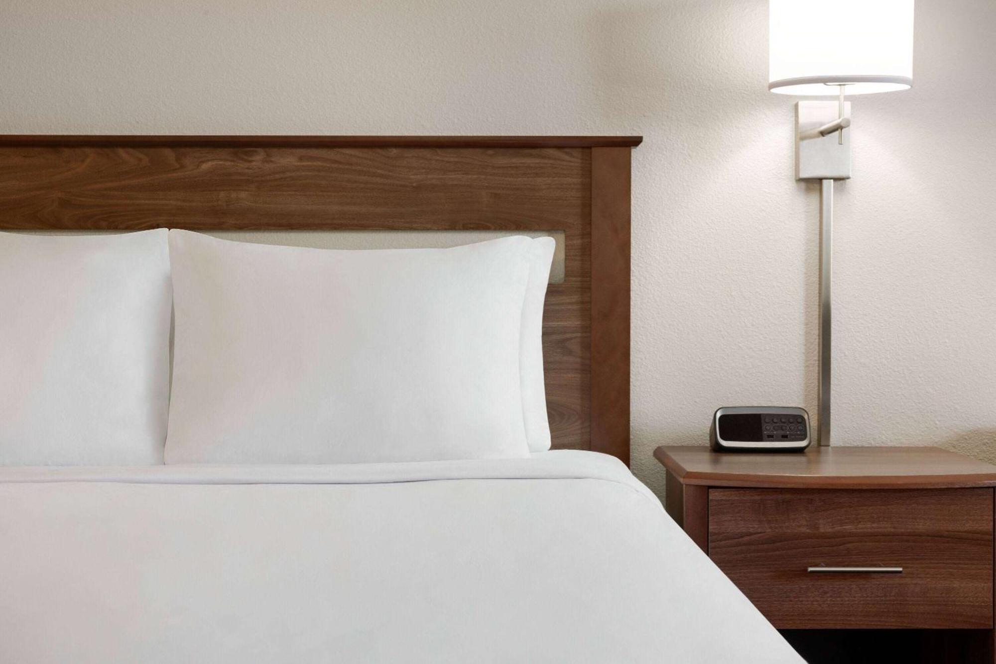 Travelodge By Wyndham Vaughn Buitenkant foto