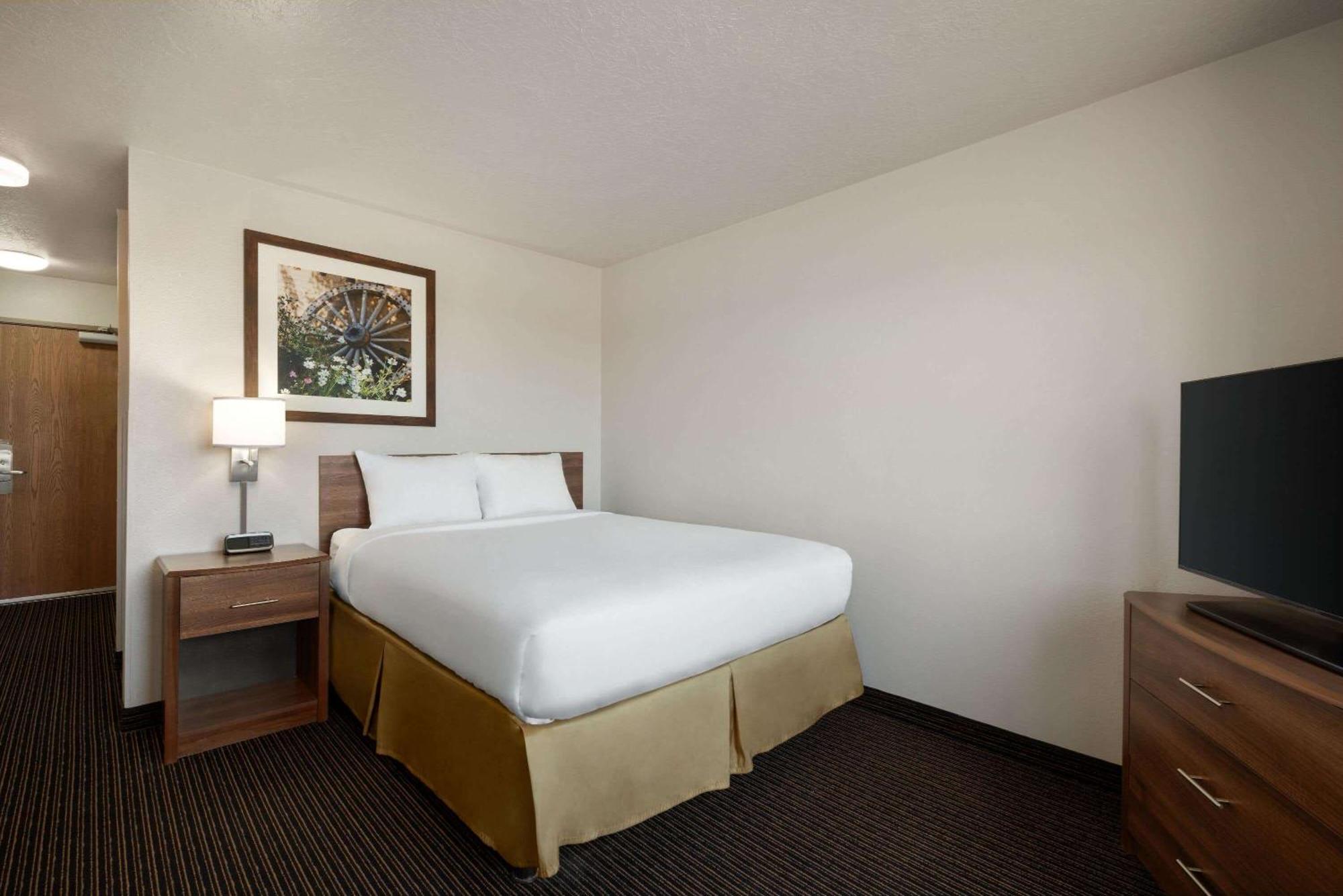 Travelodge By Wyndham Vaughn Buitenkant foto