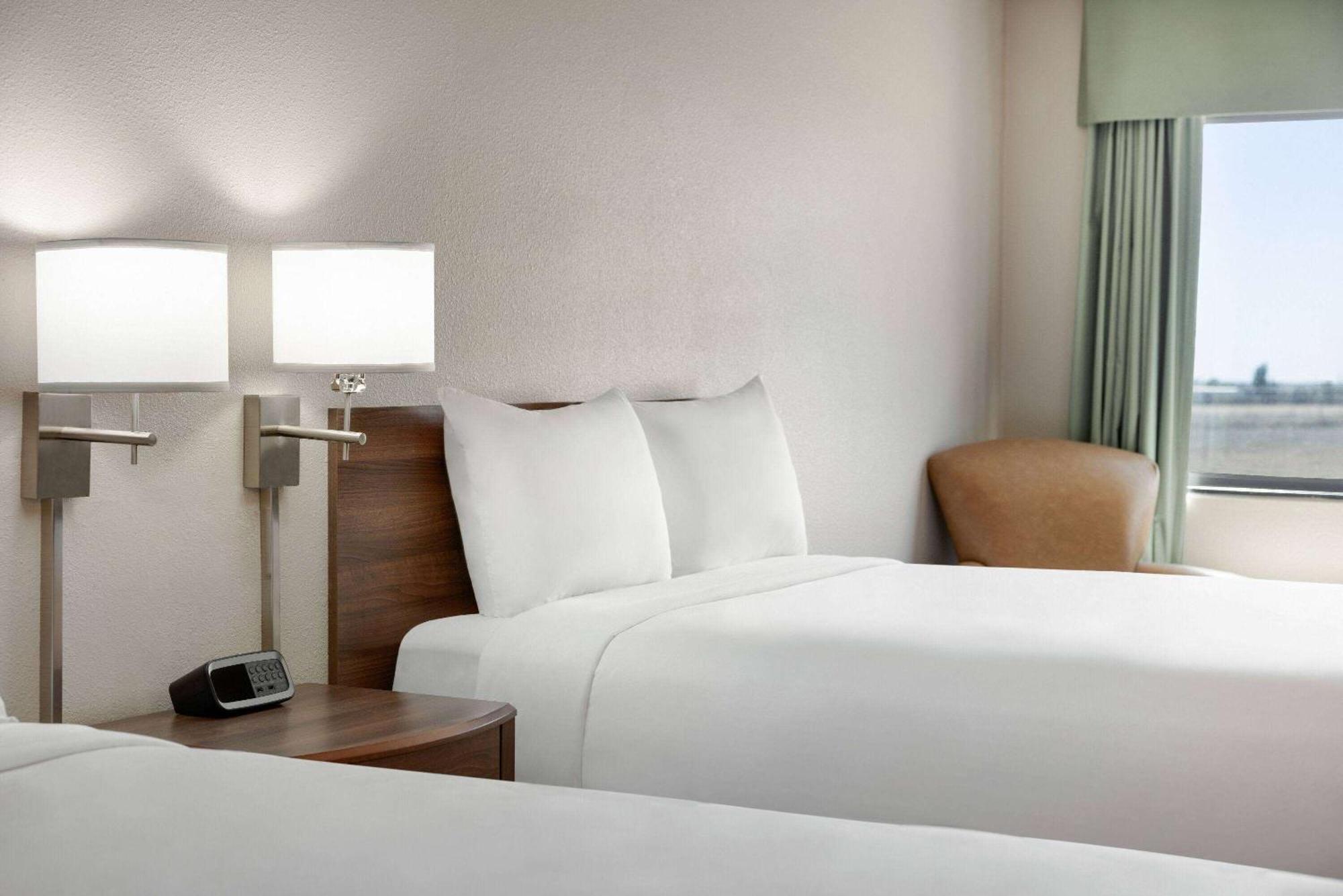 Travelodge By Wyndham Vaughn Buitenkant foto