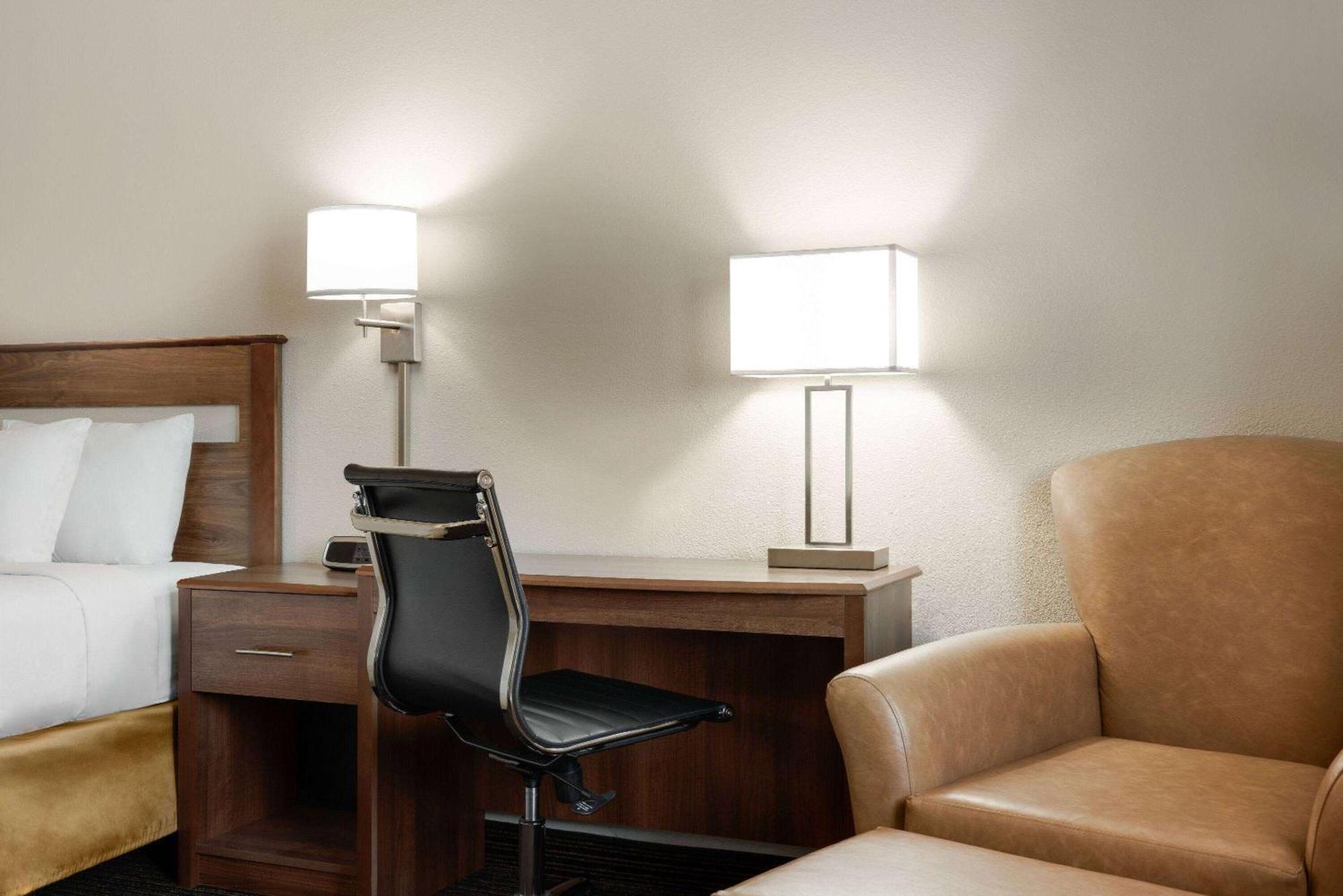 Travelodge By Wyndham Vaughn Buitenkant foto